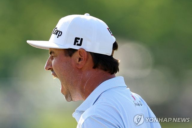 2차 연장서 우승 확정하고 기뻐하는 포스턴