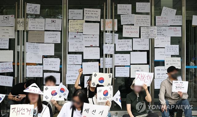 계속되는 '재선거' 외침