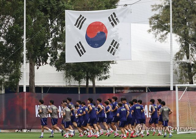러닝으로 몸 푸는 한국 대표팀