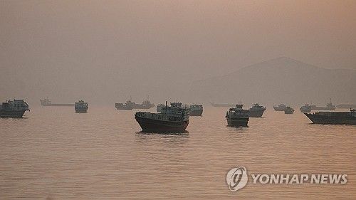 호르무즈 해협에 정박 중인 선박들