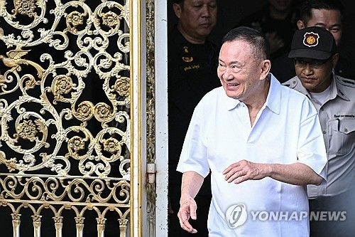 지난달 가석방된 탁신 전 총리