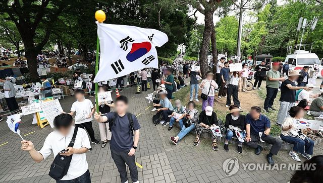 6ㆍ3지방선거 개표소 봉쇄 시위 계속