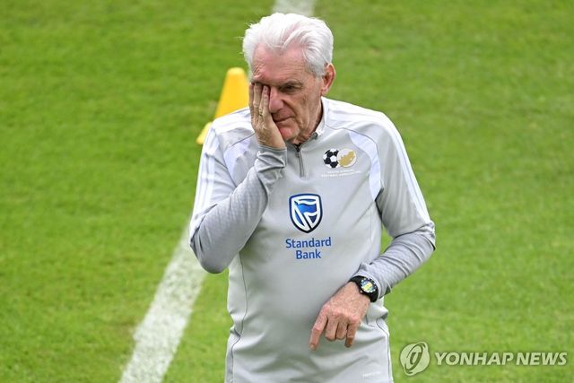 휴고 브로스 남아공 대표팀 감독.