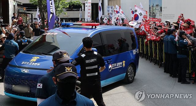 종합특검 출석하는 윤석열 전 대통령