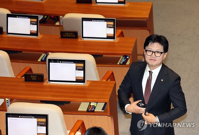 본회의 참석한 한동훈 의원