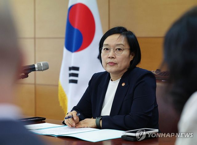 인사청문회 준비단 첫 회의 참석한 한성숙 국무총리 후보자