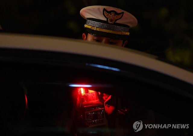 음주운전자 잡아내는 경찰