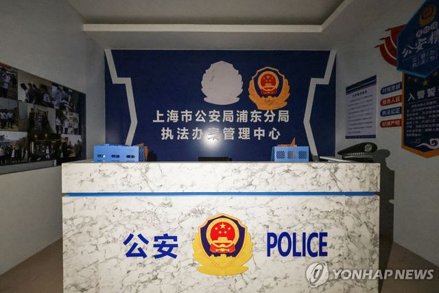 캄보디아 오스막 지역 범죄단지에서 발견된 가짜 중국 경찰서 세트장
