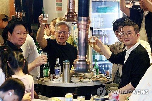 젠슨 황, 최태원·구광모·이해진과 '삼소회동'