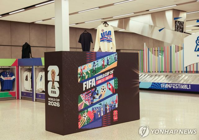 미국 캔자스시티 국제공항에 마련된 2026 북중미월드컵 환영 광고판