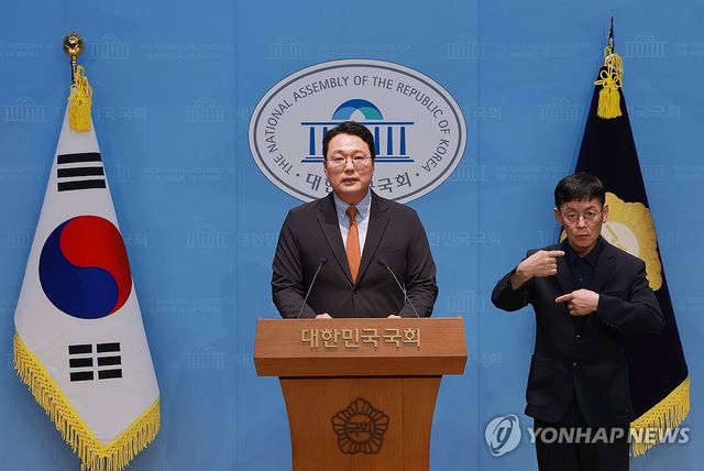 투표용지 부족 사태 관련 기자회견하는 개혁신당 천하람 원내대표