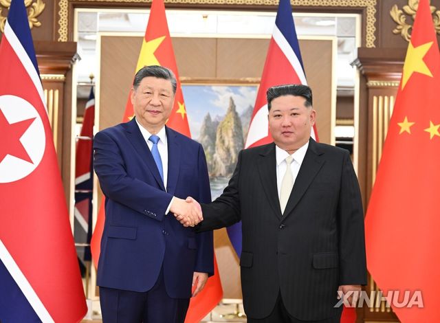 시진핑 중국 국가주석(왼쪽)과 김정은 북한 국무위원장