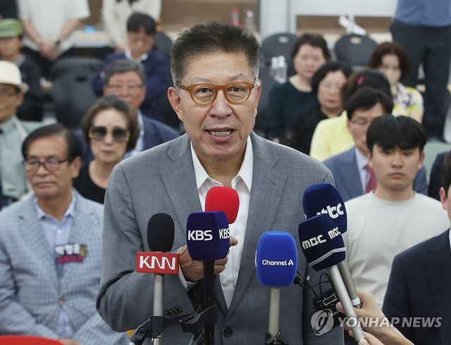 선거 패배 입장 밝히는 박형준 부산시장 후보