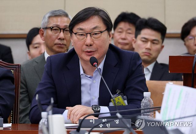 질의 답하는 이화영 전 부지사