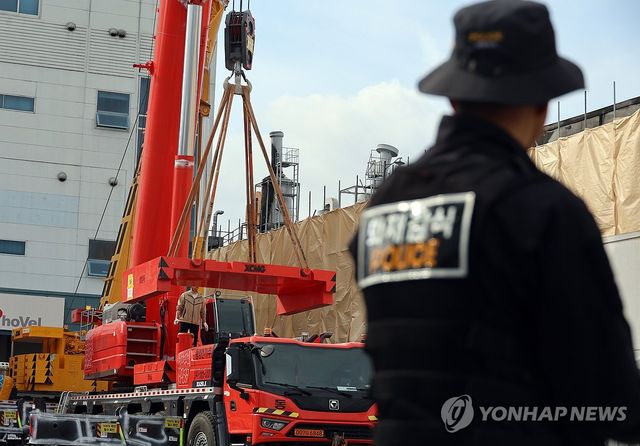 분주한 안전공업 철거 현장