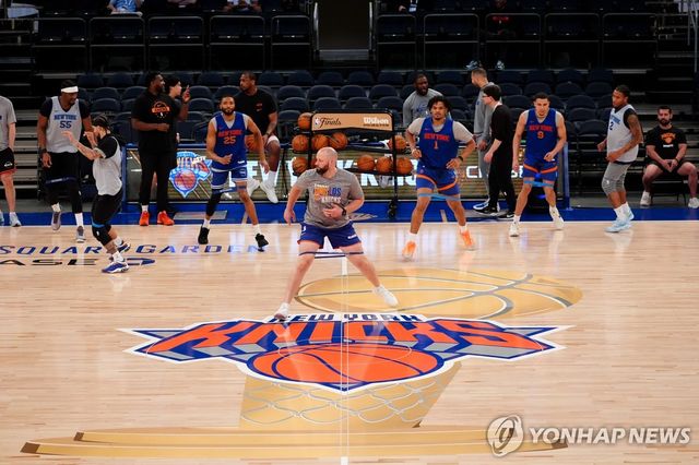 NBA 파이널 3차전 앞두고 훈련중인 뉴욕 닉스