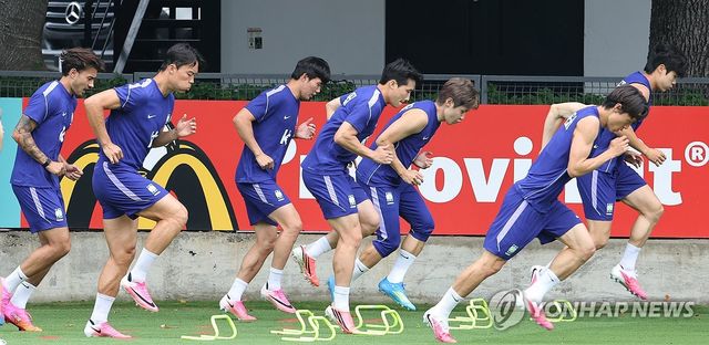 훈련하는 한국대표팀