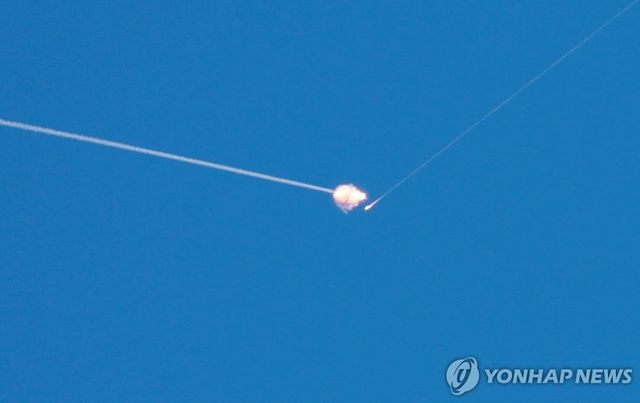 이란의 미사일 공격에 가동되는 이스라엘의 방공망