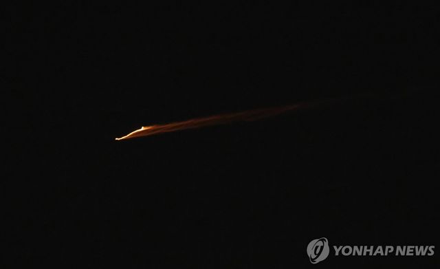 7일(현지시간) 이스라엘 겨냥해 발사되는 이란의 미사일
