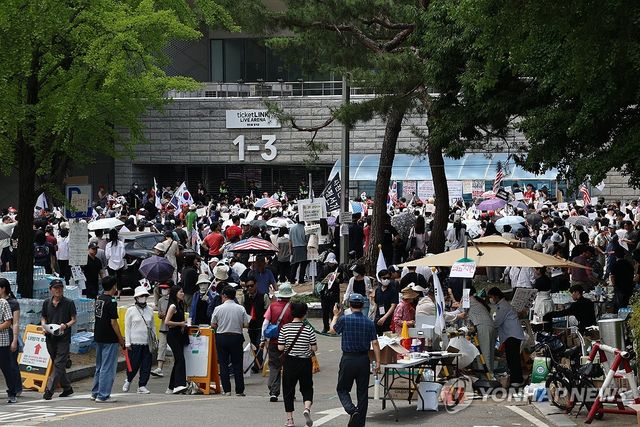 6ㆍ3 지방선거 개표소 봉쇄 시위 계속