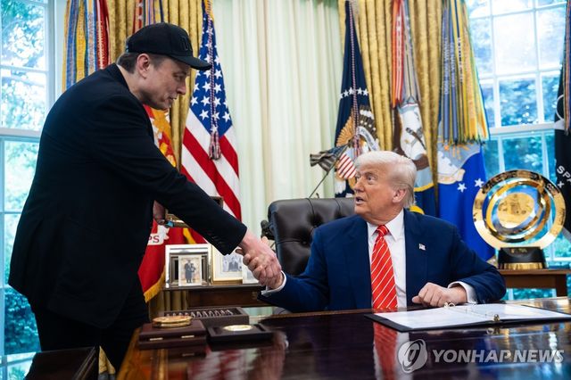 일론 머스크 CEO와 도널드 트럼프 대통령