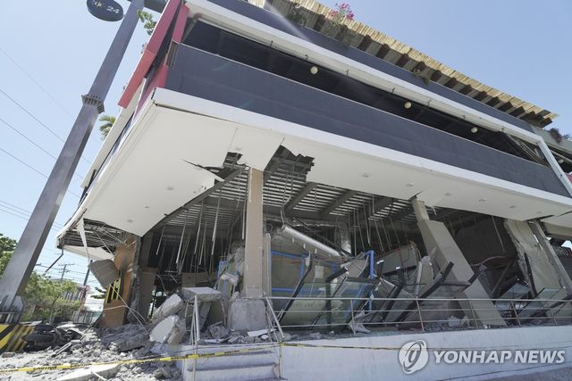필리핀 남부 규모 7.8 강진 사망자 32명으로 늘어