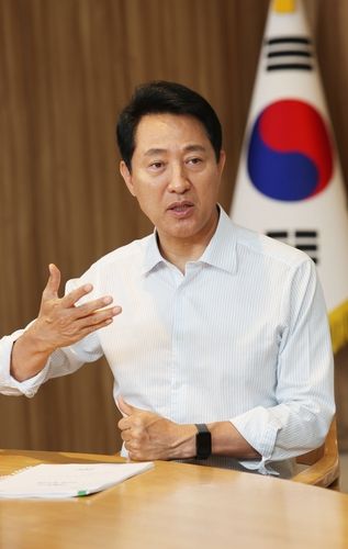 연합뉴스와 인터뷰하는 오세훈 서울시장