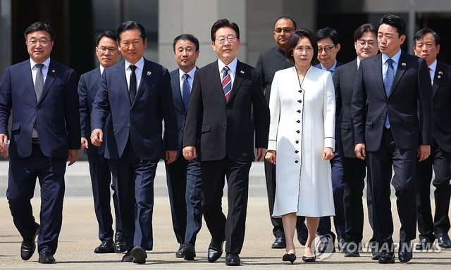 이재명 대통령, 인도·베트남 순방 출국