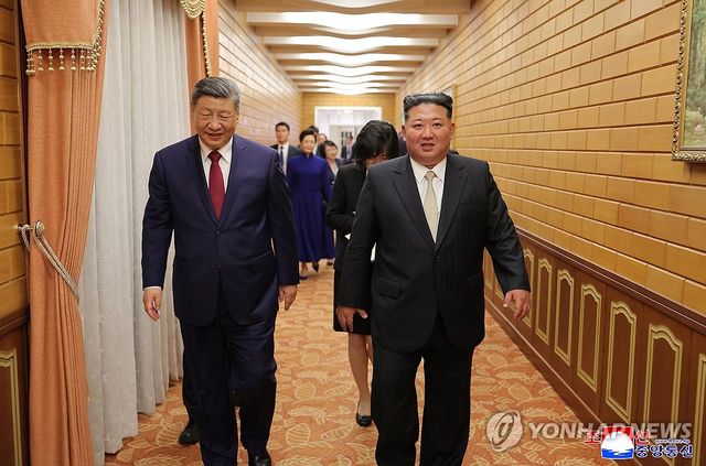 공연 관람 마친 김정은과 시진핑