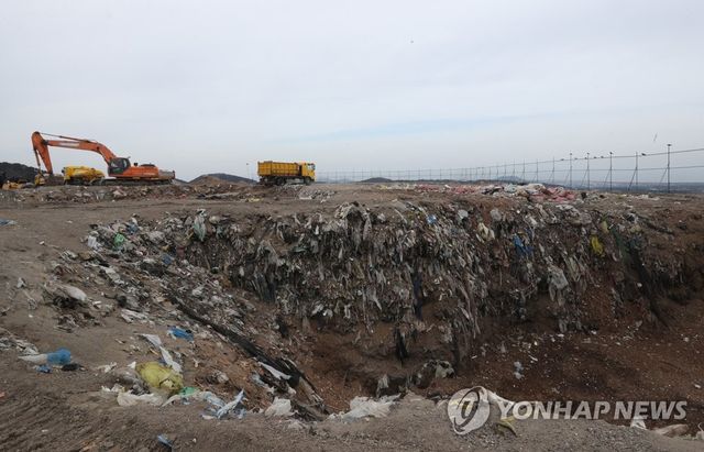 제주 땅에 매립되는 쓰레기