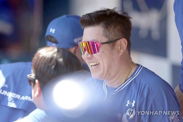 4천500루타 최형우 '활짝'