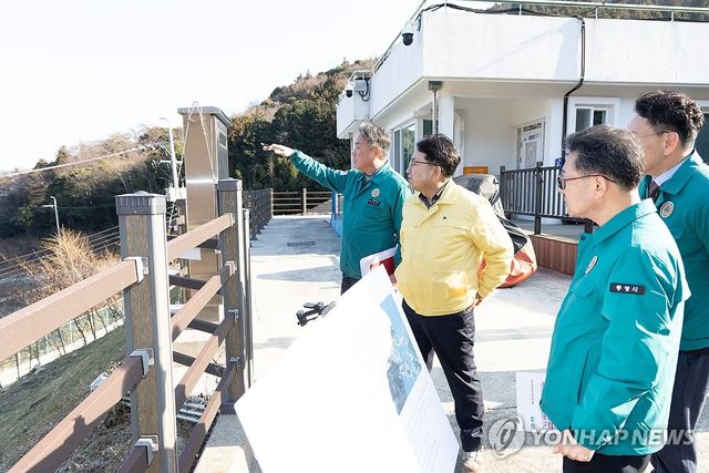 김광용 재난안전관리본부장, 통영시 욕지댐 가뭄 선제 대응 현장점검