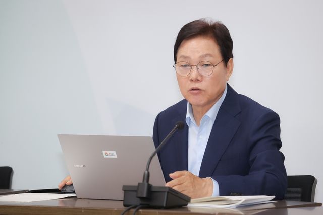 지난 8일 재선 성공 후 첫 실국본부장 회의 주재하는 박완수 경남지사
