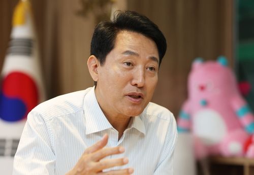 연합뉴스와 인터뷰하는 오세훈 서울시장