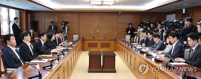 AI 관계장관 간담회 주재하는 한성숙 국무총리