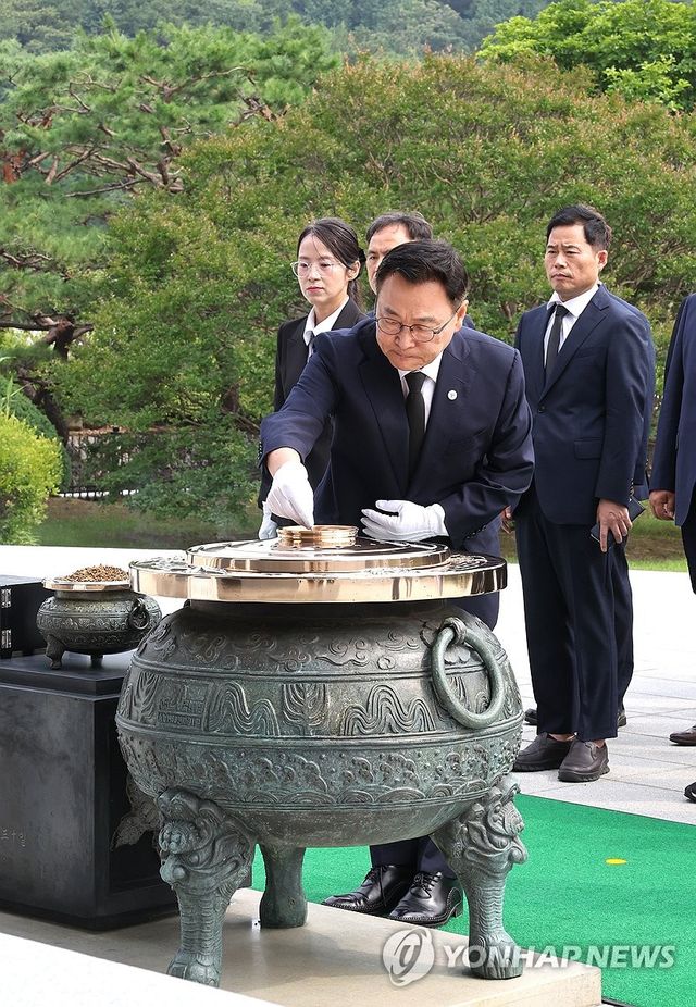정근식 서울시교육감, 현충원 참배
