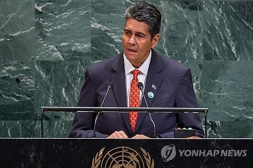 수랑겔 휩스 팔라우 대통령
