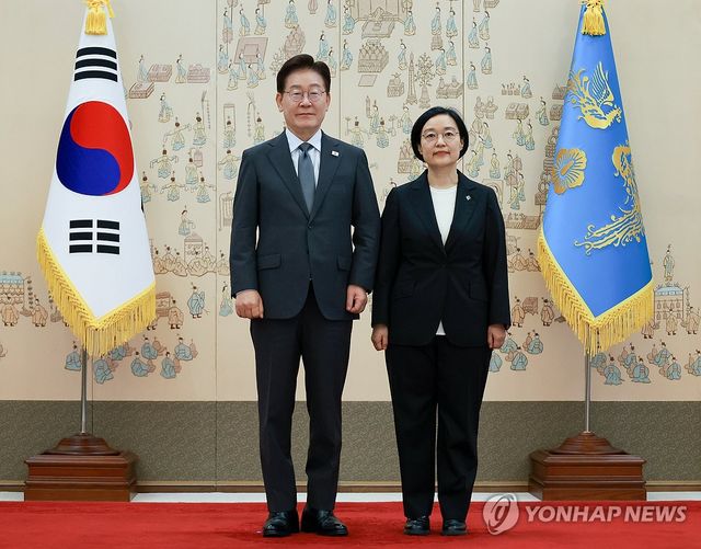 이재명 대통령, 한성숙 총리 임명장 수여