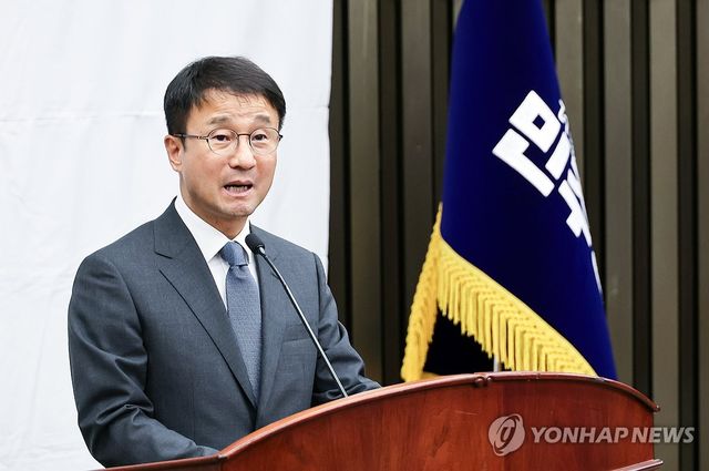 의원총회에서 발언하는 한병도 대표 직무대행