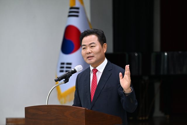 취임 기자간담회 갖는 김학홍 문경시장