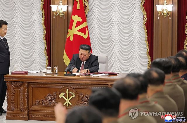 김정은, 노동당 중앙군사위 제9기 1차 확대회의 주재