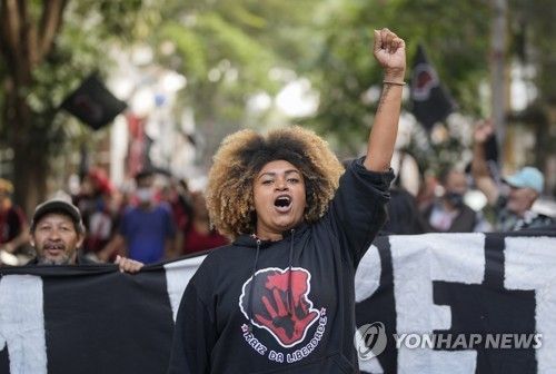 반인종주의 피력하는 브라질 시위대
