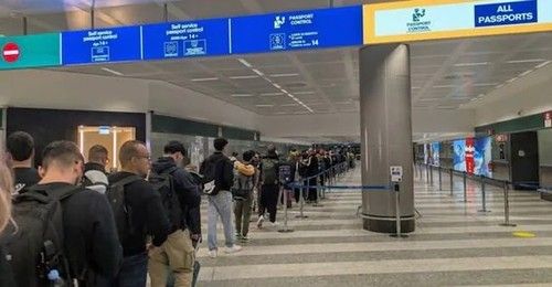 EES 등록을 위해 지난 4월 이탈리아 밀라노 말펜사 공항에 늘어선 줄 [일간 일솔레 24오레 홈페이지. 재판매 및 DB 금지] 