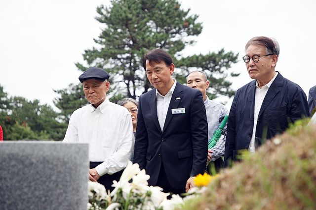 '반헌법행위자열전' 민주열사에 헌정
