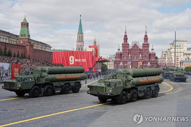 러시아 모스크바 붉은광장에서 퍼레이드 중인 S-400 방공미사일 시스템