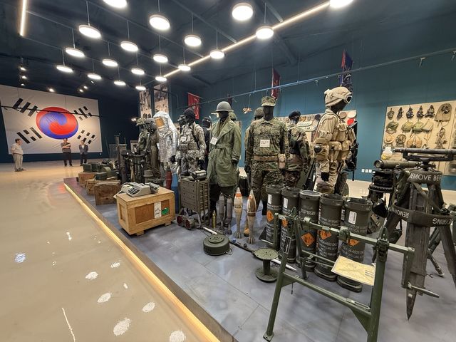 시대별로 전시된 군사 의복