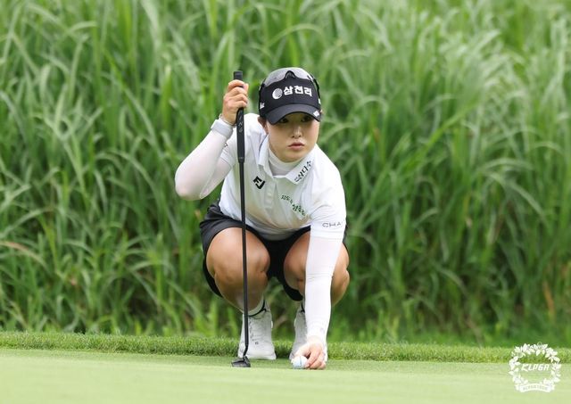 그린 살피는 고지우 [KLPGA 투어 제공. 재배포 및 DB 금지]