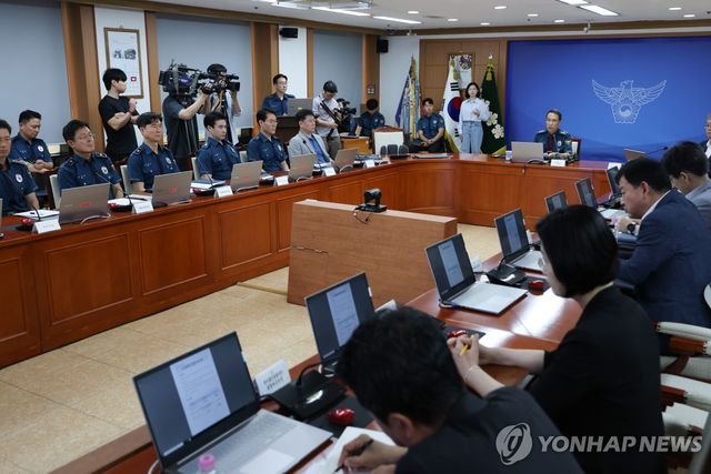 경찰 지휘부 화상회의 주재하는 유재성 경찰청장 직무대행