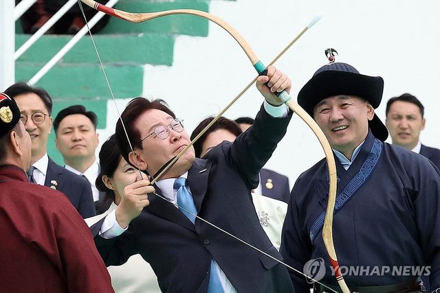 활 쏘는 이재명 대통령