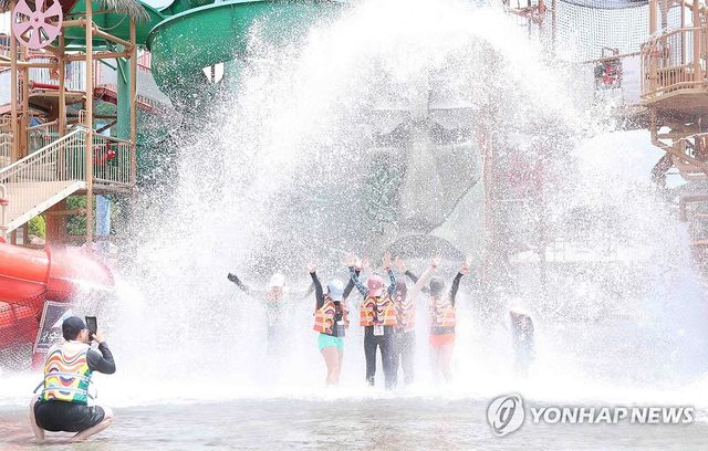 폭염 속 물놀이
